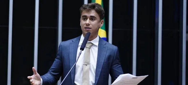Deputado Nikolas Ferreira chama mulher de "piranha" em rede social após questionamento