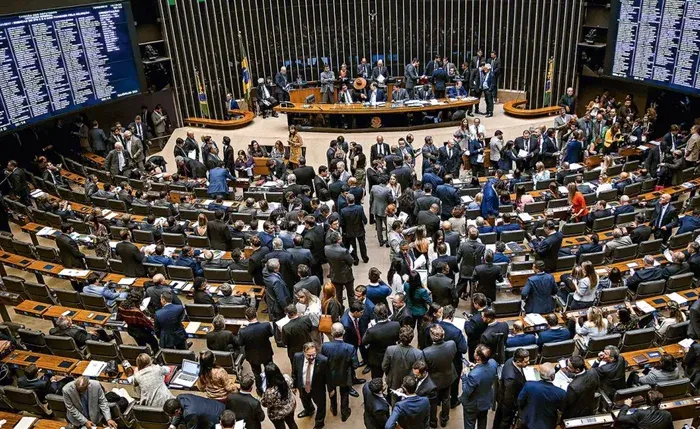 Governo avalia enviar proposta do fim da escala 6x1 com urgência à Câmara