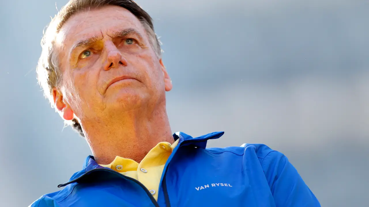 Bolsonaro terá que usar tornozeleira eletrônica e está proibido de usar redes sociais