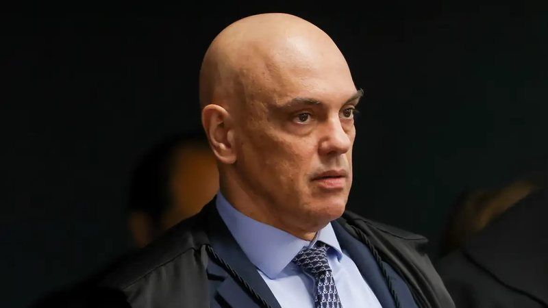Moraes autoriza Bolsonaro a receber Tarcísio e outros aliados em casa
