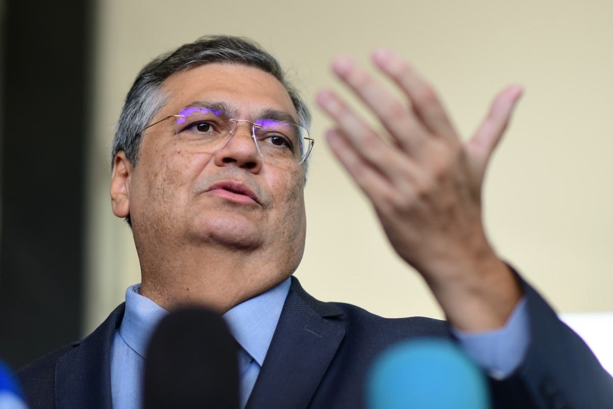 Sem citar Magnitsky, Dino diz que lei de outro país não vale no Brasil