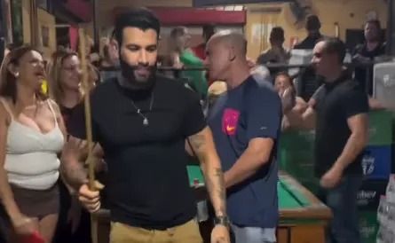 "Apanhando mais do que o Luan pro Dado Dolabella”: brincadeira marca encontro de Gusttavo Lima em bar de Goiânia