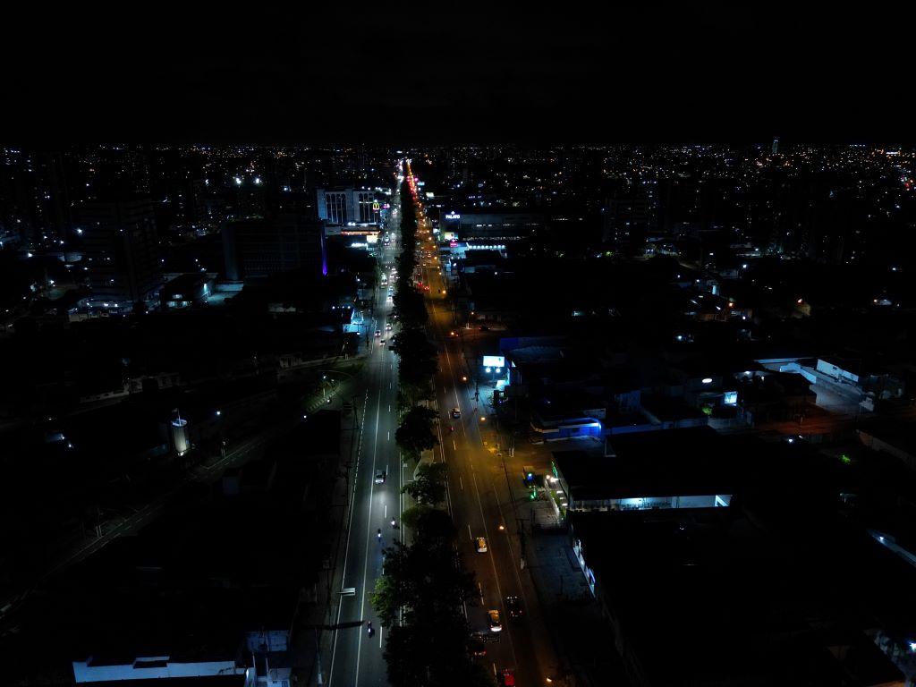 Time82 Luminárias de LED são instaladas na Fernandes Lima