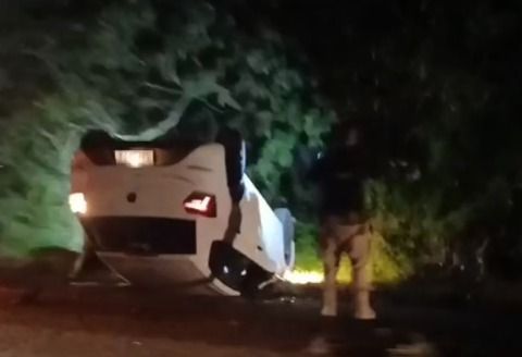 Veículo capota durante fuga de assaltantes na BR-316, em Pilar