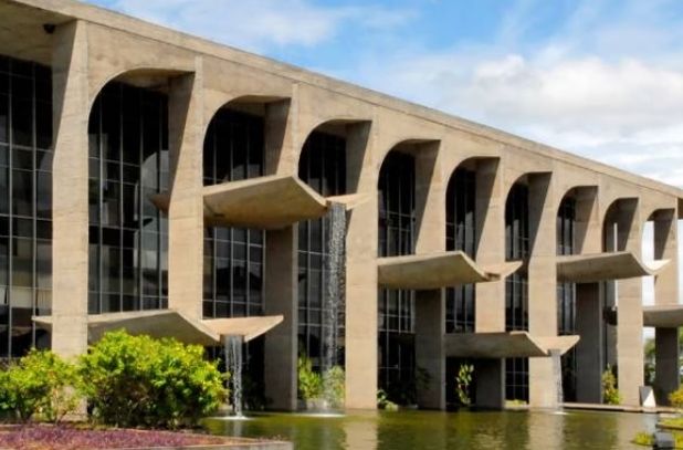 Secretária do Ministério da Justiça comemora operação contra Bolsonaro