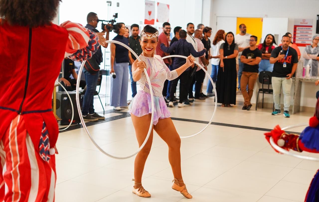 Circo Kroner leva arte e solidariedade ao Hemoal e incentiva doação de sangue em Maceió