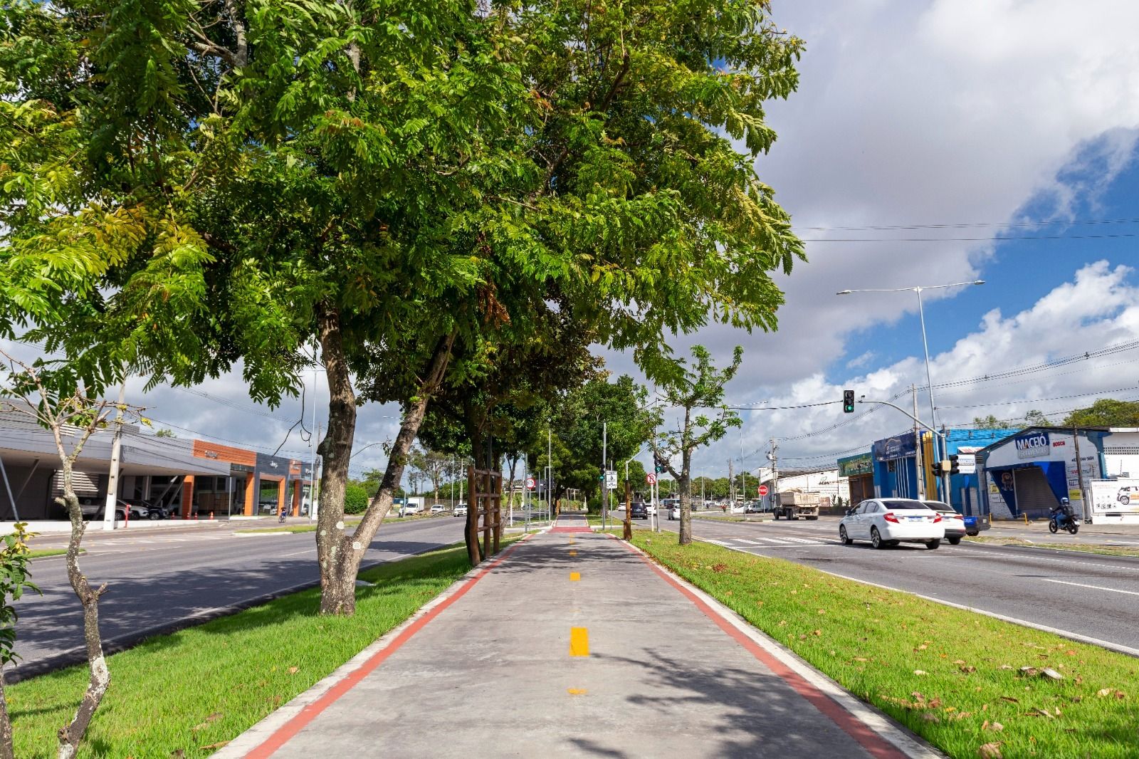 Ciclovia da Avenida Durval de Goés Monteiro está 100% concluída
