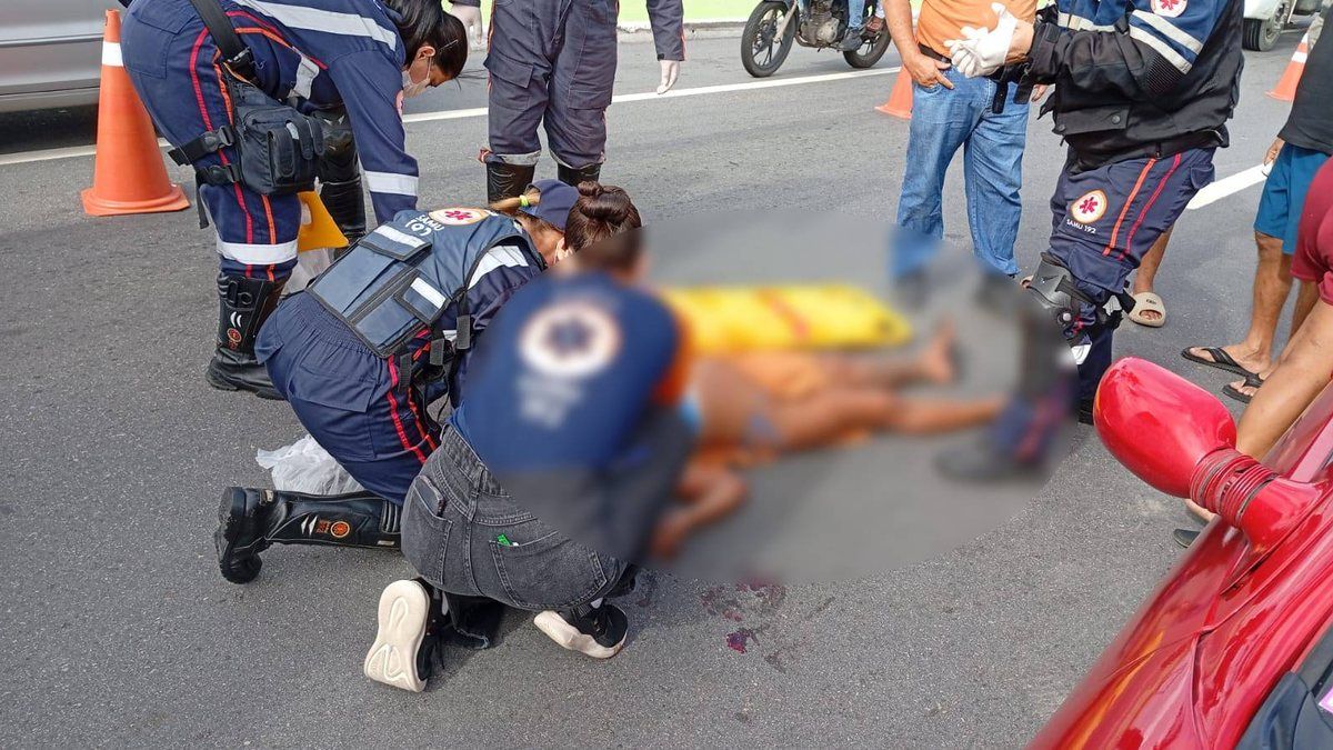 Mulher é atropelada por moto na orla de Maceió