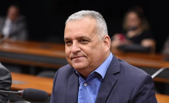 Alfredo Gaspar surge como segundo colocado em pesquisa para governador
